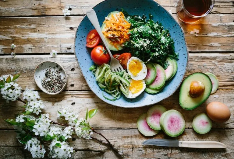 Breakfast meal prep ideas for the week - overnight oats and egg muffins